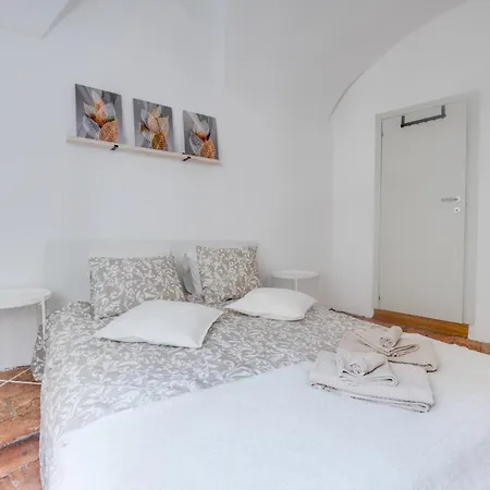 Easylife Swiss - Luxurious Garden Retreat In Castel Grande, Pergola & Historic Charm X6 *