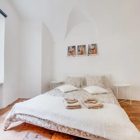 Easylife Swiss - Luxurious Garden Retreat In Castel Grande, Pergola & Historic Charm X6 Bellinzona
