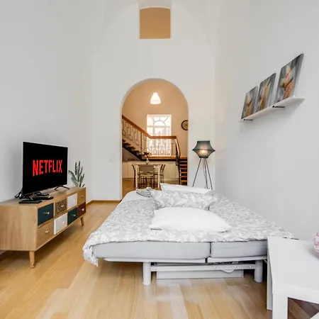 Easylife Swiss - Luxurious Garden Retreat In Castel Grande, Pergola & Historic Charm X6 Apartment